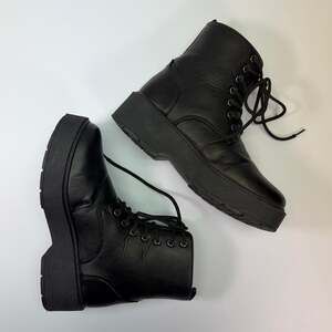 Charles Albert Women’s Stylish Black Platform Combat Boots Size 6